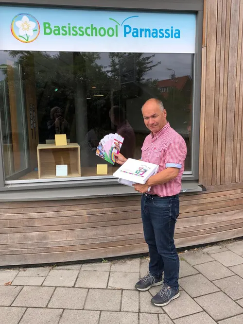 directeur parnassia neemt techniekwaaier in ontvangst