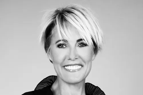 kik dana winner 30 jaar dana winner c2a9 han ernest staand