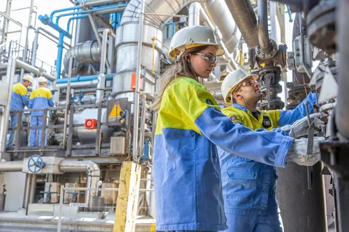 leerlingen bij kooks en gasfabriek tata steel in ijmuiden
