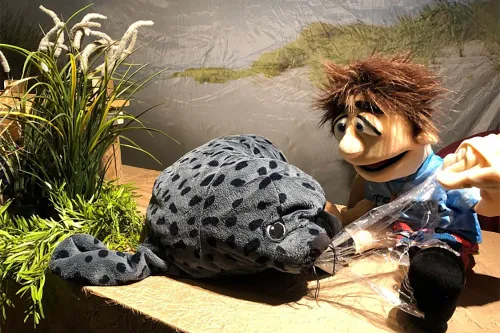 theatervoorstelling daan duurzaam en de plasticsoep bij kinderboerderij de baak