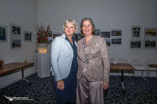 bur nienhuis en blonde dame