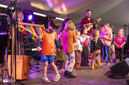 kidsm on stage art 1024x683