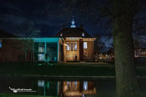 raadhuis achterzijde nacht