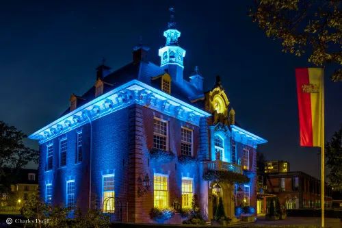 raadhuis blauw zijkant