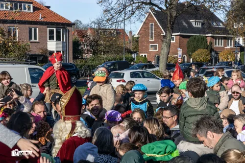 sint tussen publiek