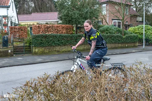 ART jonge politiedame