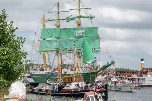 album 28 green boat