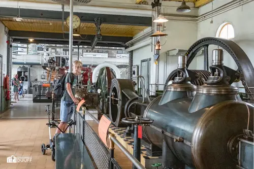 BINNEN stoommachine