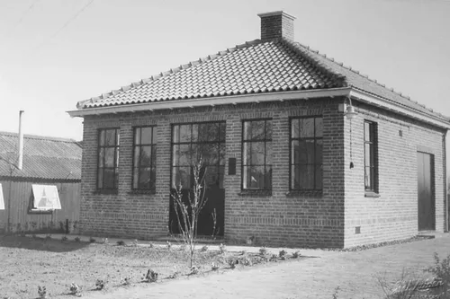 1 gasstation buiten vlijmen