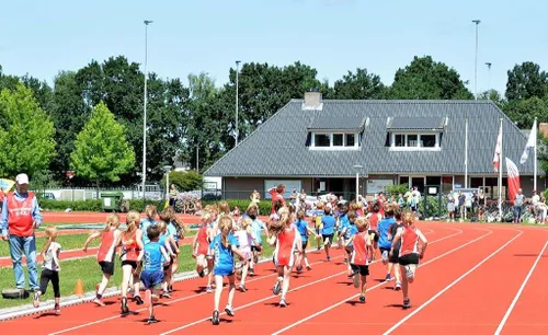12 dak drunen athlchamps dsc7047 meters maken richting clubgebouw dak foto hvdlinden
