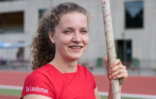 200801fleur van der linden polsstokhoog ph vught foto ed turk j201429a