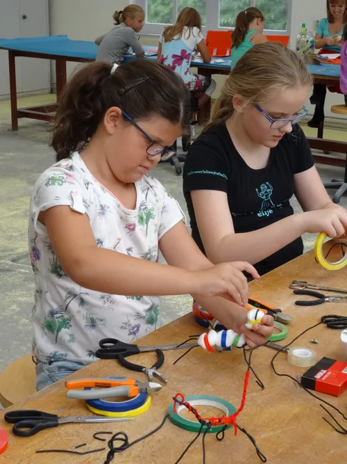 20150902 kidsmiddag knutselen dsc05395