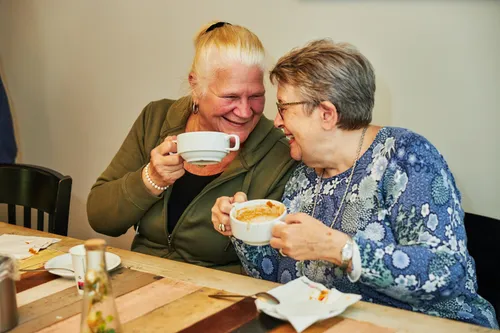 beeld pb 221206 warmtedagen de mand bijeen