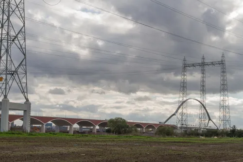 de oversteek bij avond