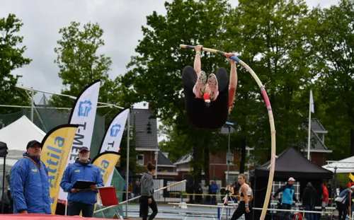 fleur van der linden polsstokhoogspringen foto sportmotions