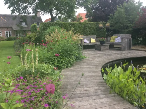 hof t einde loon op zand vijver met zitje