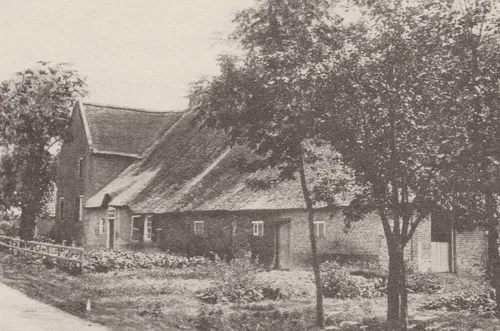 De noordzijde van de T-boerderij in 1908. Bron H.H. Gallee