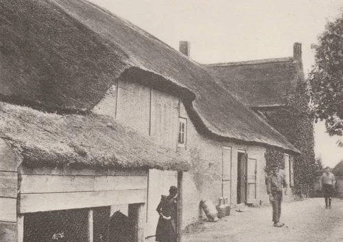 De zuidzijde van de T-boerderij in 1908.