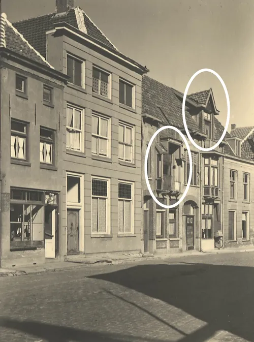 Aanzicht van de erkers na de noodreparatie in 1945