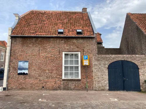 Gemetselde gevel en pannendak aan de Burchtstraat