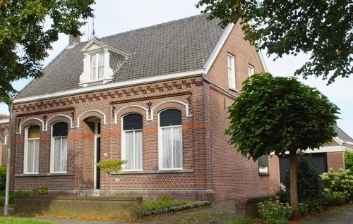 Nieuwkuijksestraat 74, met voor- en oostgevel