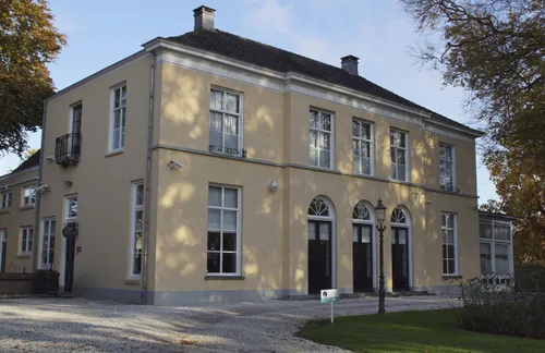 Vooraanzicht van het Rijksmonument, gebouwd in 1847.