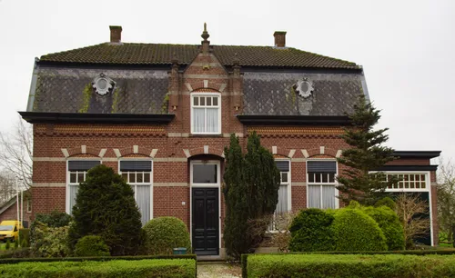 Haarsteegsestraat 43. Omstreeks 1925 is de aanbouw vernieuwd en verbreed naar een autogarage.