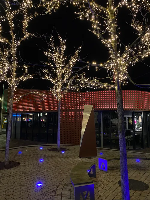 v teken by night zijkant