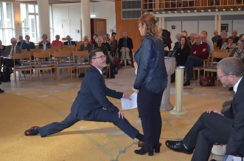 ver staan bill banning beeldt verstaan uit in spagaat