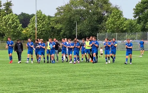 &amp;nbsp;RKDVC 1 team bedankt publiek