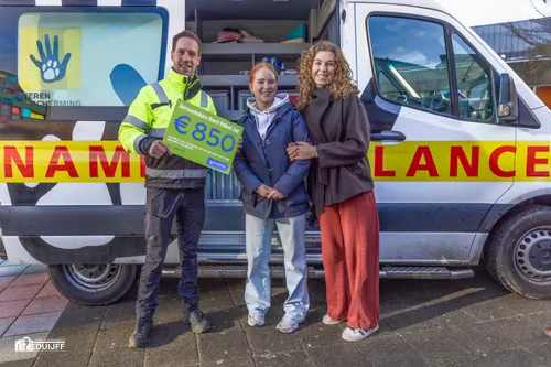 Chauffeur ontvangt cheque