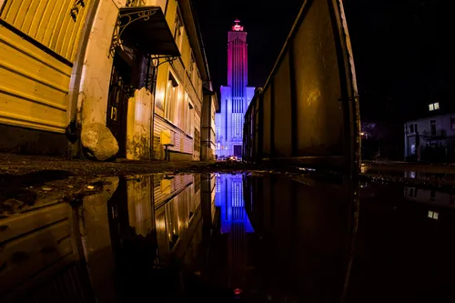 Prisikėlimo bazilika ir Rotušė sušvito Prancūzijos vėliavos spalvomis