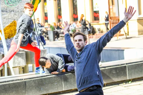 „Aura" performansas