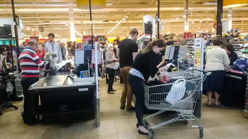 Eilės prekybos centruose