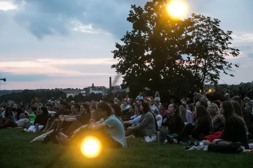 Kinas po atviru dangumi