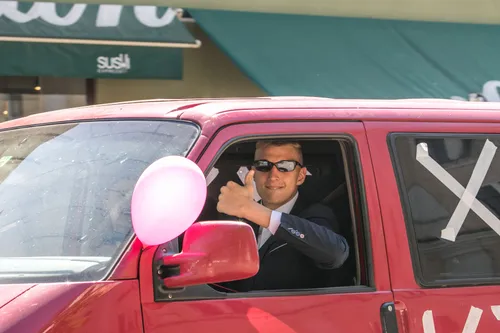 Abiturientai švenčia paskutinį skambutį