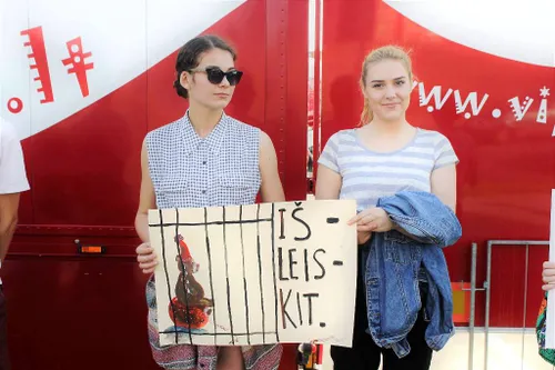 Iniciatyva „Cirkas be gyvūnų" piketavo prie cirko „VIP circus"