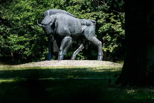 D. O. Matulaitės skulptūra "Stumbras" Ąžuolyne