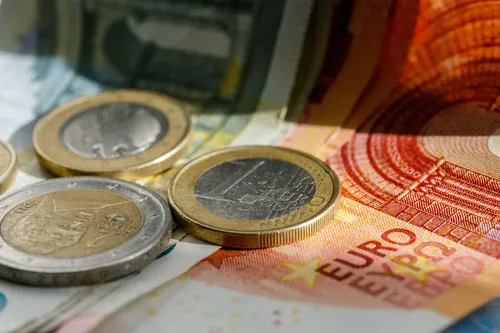 Pinigai, eurai