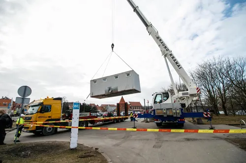 Išgabenamas „auksinis“ Kauno tualetas
