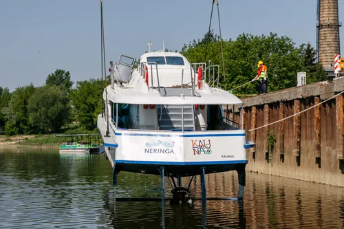 Kaune į Nemuną nuleistas laivas „Raketa“