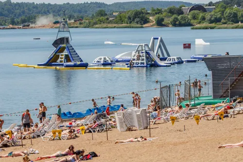 Kauniečiai karštą dieną prie vandens telkinių