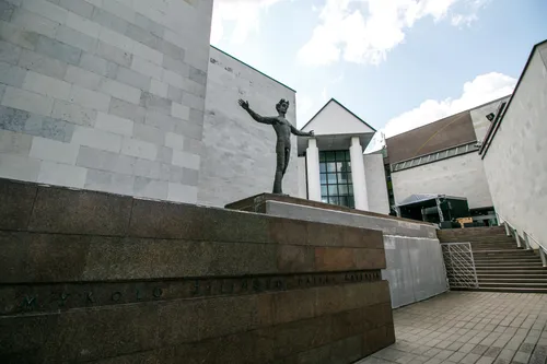 "Laukas" M. Žilinsko dailės galerijos terasoje