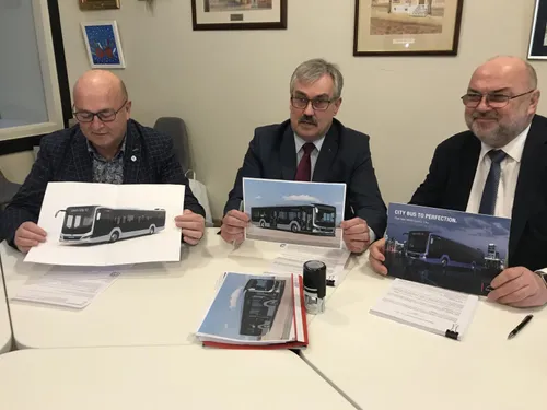 nauju autobusu pirkimo sutarties pasirasymas 82854815