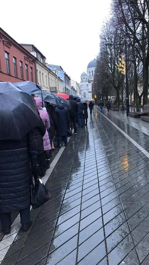 Eilė prie nemokamų bilietų