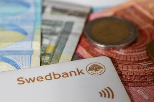 Banko kortelė, kredito kortelė, pinigai, internetinė bankininkystė, swedbank