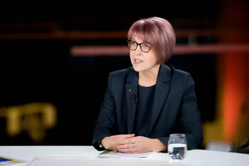 stase aliukonyte sniriene 83471617