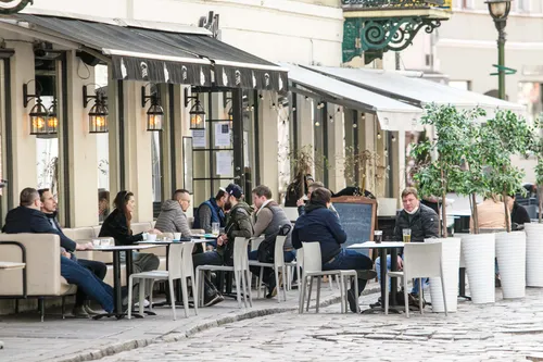 Atsidaro lauko kavinės po karantino sušvelninimo