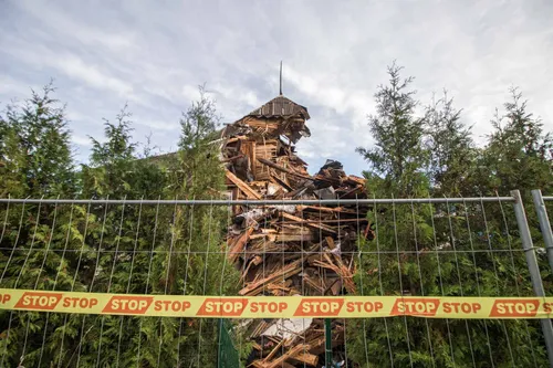 Prie griaunamo namo Perkūno alėjoje susirinko žmonės