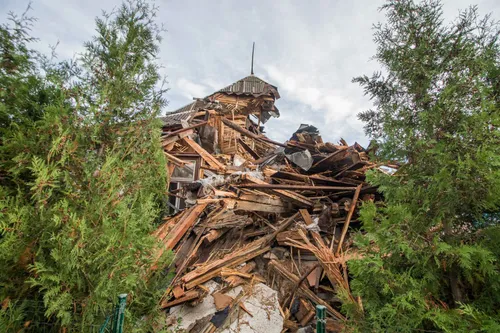 Prie griaunamo namo Perkūno alėjoje susirinko žmonės